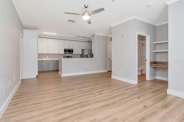 9916 COURTNEY PALMS BOULEVARD 103, Tampa, FL 33619