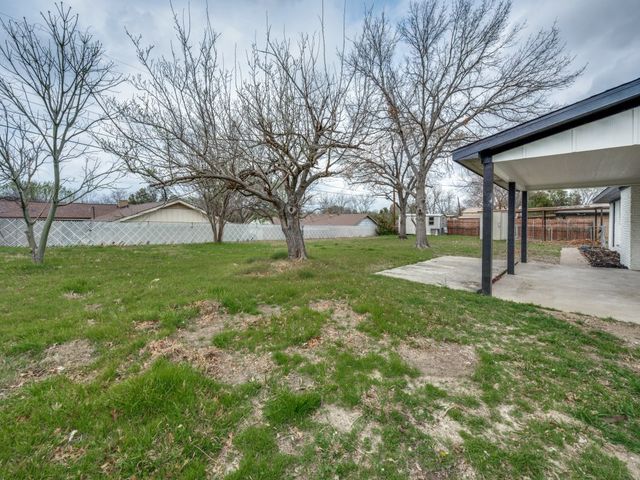 5916 Meredith Lane, Edgecliff Village, TX 76134