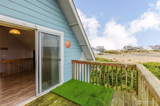 1272 Cutlass Court, Ocean Shores, WA 98569