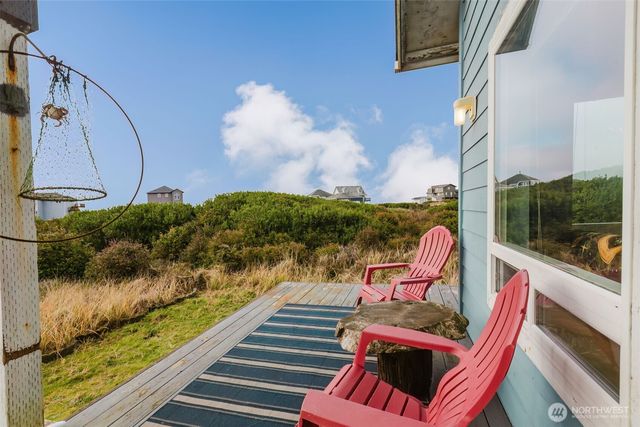 1272 Cutlass Court, Ocean Shores, WA 98569