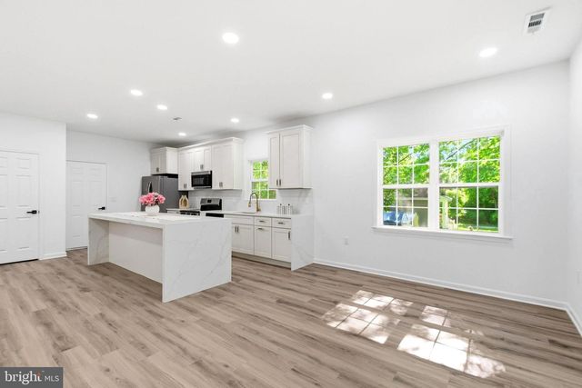 5010 ROSEMONT AVE, Alexandria, VA 22309