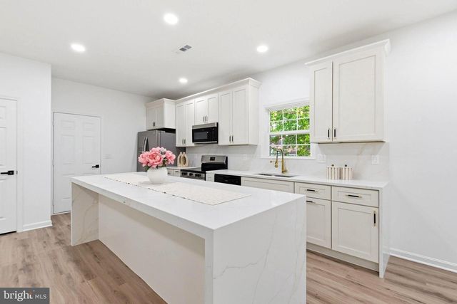 5010 ROSEMONT AVE, Alexandria, VA 22309