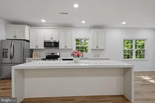 5010 ROSEMONT AVE, Alexandria, VA 22309