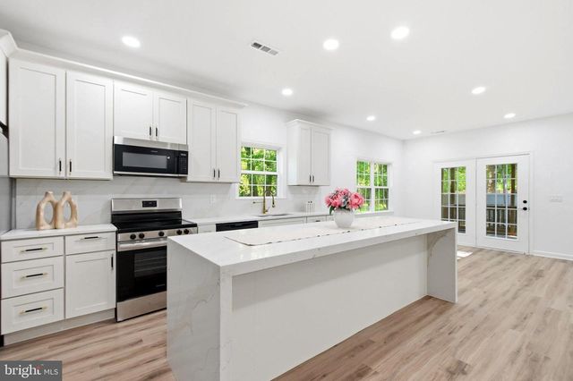 5010 ROSEMONT AVE, Alexandria, VA 22309