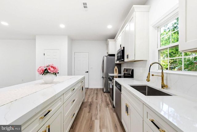 5010 ROSEMONT AVE, Alexandria, VA 22309