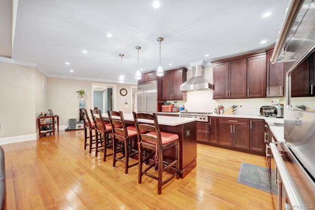 1125 Little Whaleneck Road, Merrick, NY 11566