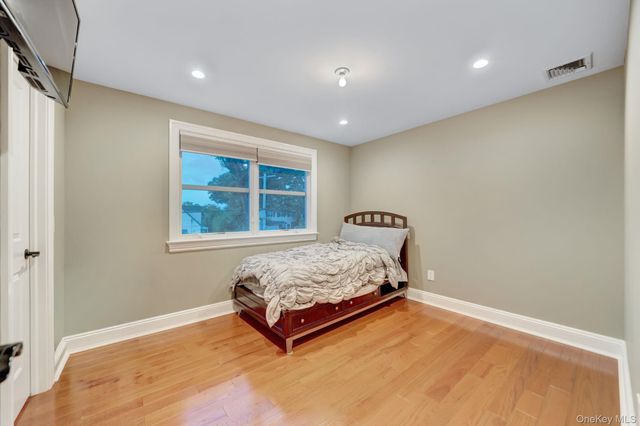 1125 Little Whaleneck Road, Merrick, NY 11566