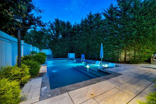 1125 Little Whaleneck Road, Merrick, NY 11566