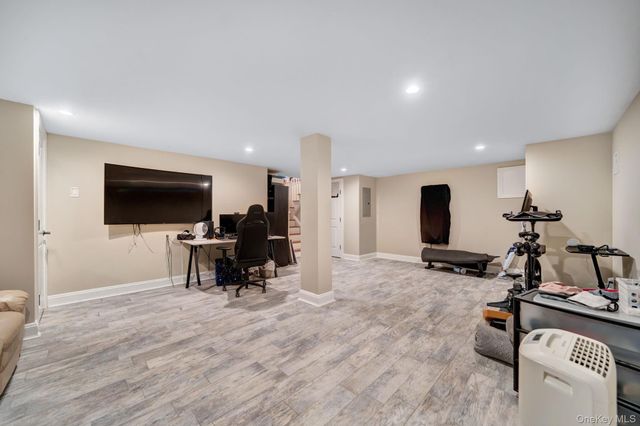 1125 Little Whaleneck Road, Merrick, NY 11566