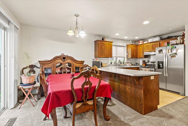 1297 Clearsprings Drive, Medford, OR 97501