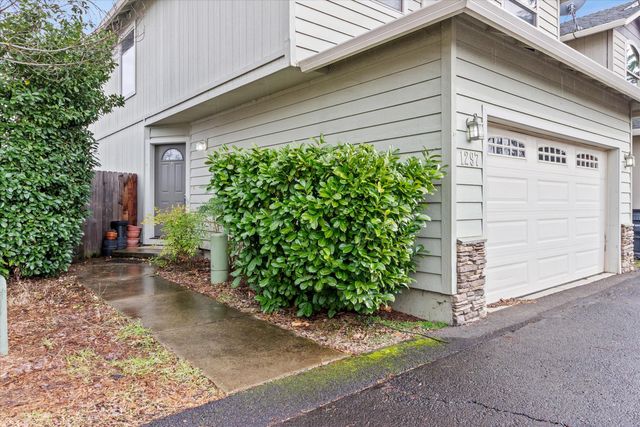 1297 Clearsprings Drive, Medford, OR 97501