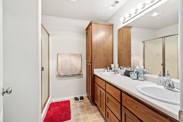 1297 Clearsprings Drive, Medford, OR 97501