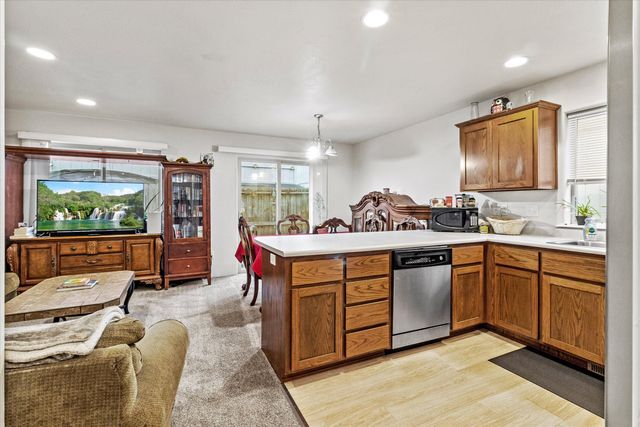 1297 Clearsprings Drive, Medford, OR 97501