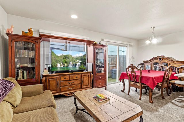 1297 Clearsprings Drive, Medford, OR 97501