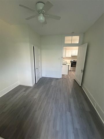 1523 21st Street 3, Galveston, TX 77550