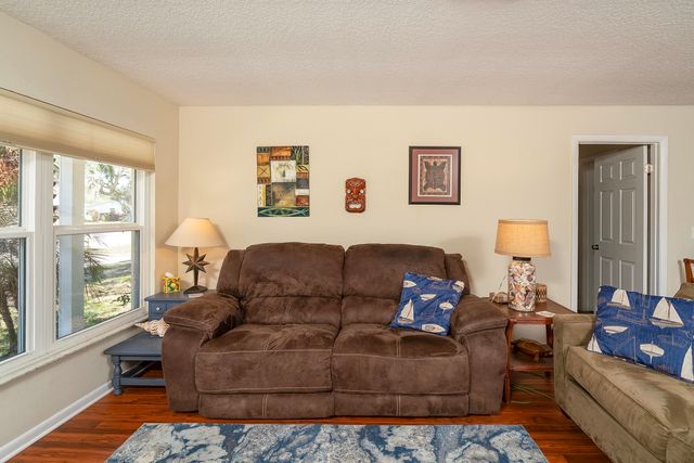 200 Laguna Ct, St Augustine, FL 32086