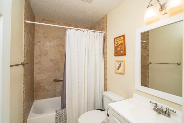 200 Laguna Ct, St Augustine, FL 32086