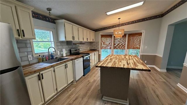 7911 Belton Bridge Road, Lula, GA 30554
