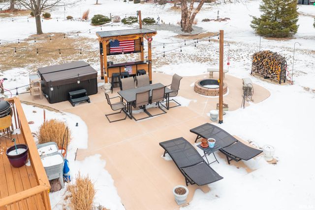 200 DOGWOOD Lane, Pekin, IL 61554