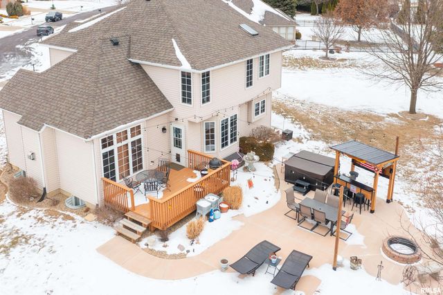 200 DOGWOOD Lane, Pekin, IL 61554