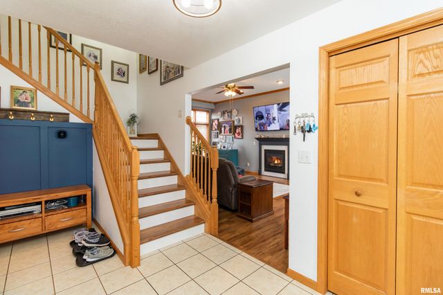 200 DOGWOOD Lane, Pekin, IL 61554