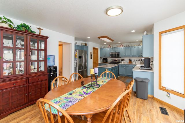 200 DOGWOOD Lane, Pekin, IL 61554