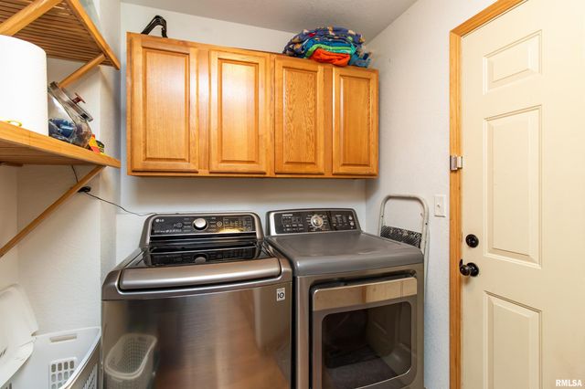 200 DOGWOOD Lane, Pekin, IL 61554