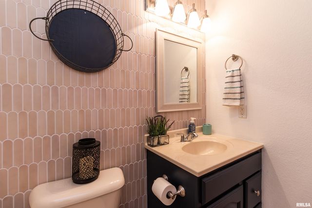 200 DOGWOOD Lane, Pekin, IL 61554