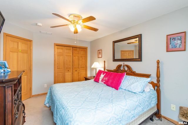 200 DOGWOOD Lane, Pekin, IL 61554