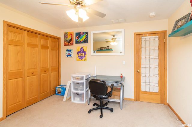 200 DOGWOOD Lane, Pekin, IL 61554