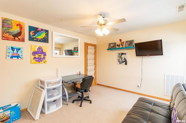 200 DOGWOOD Lane, Pekin, IL 61554