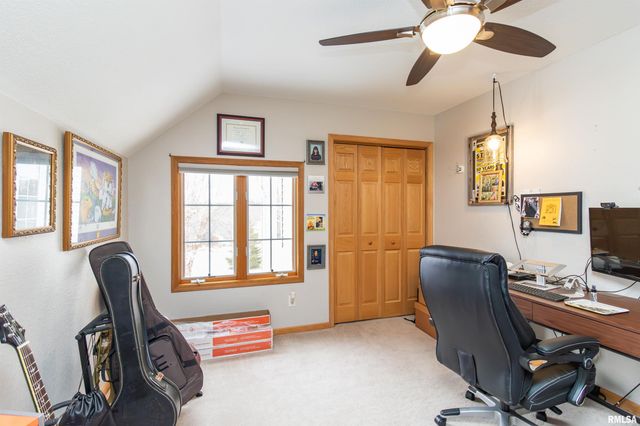 200 DOGWOOD Lane, Pekin, IL 61554