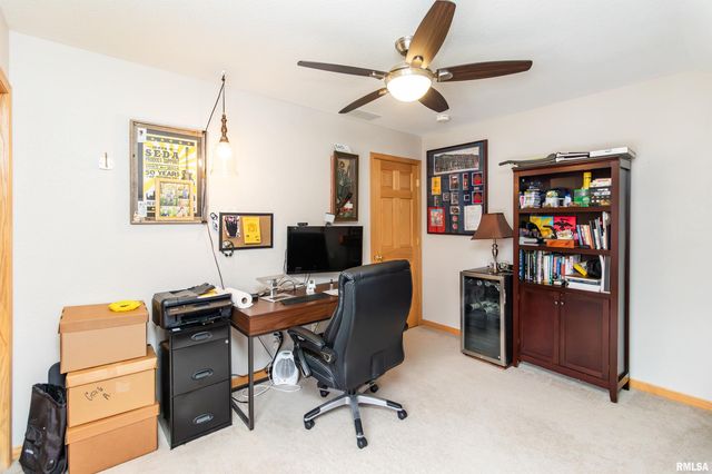 200 DOGWOOD Lane, Pekin, IL 61554