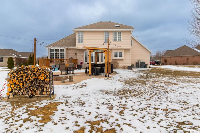 200 DOGWOOD Lane, Pekin, IL 61554