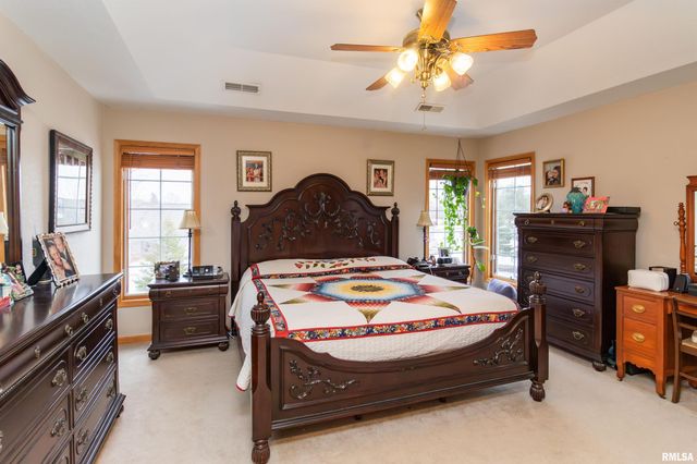 200 DOGWOOD Lane, Pekin, IL 61554