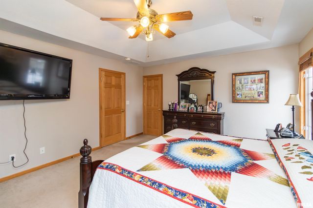 200 DOGWOOD Lane, Pekin, IL 61554