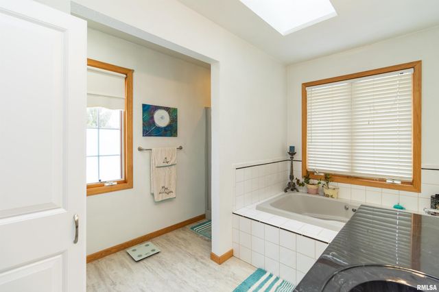 200 DOGWOOD Lane, Pekin, IL 61554