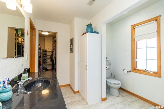 200 DOGWOOD Lane, Pekin, IL 61554