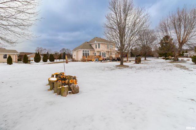 200 DOGWOOD Lane, Pekin, IL 61554