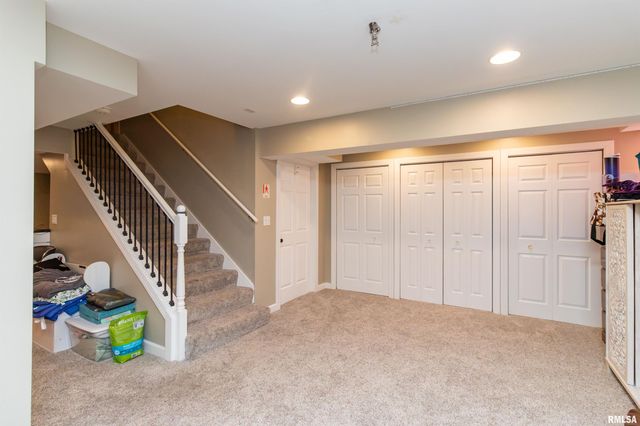 200 DOGWOOD Lane, Pekin, IL 61554