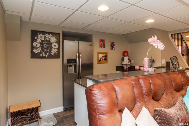 200 DOGWOOD Lane, Pekin, IL 61554