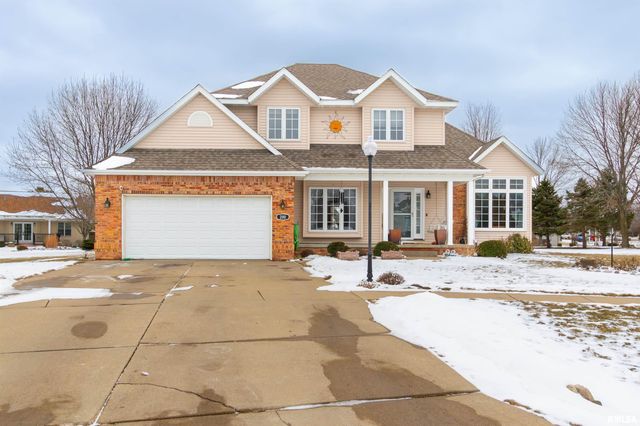 200 DOGWOOD Lane, Pekin, IL 61554