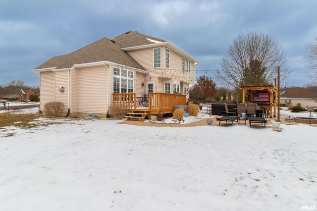 200 DOGWOOD Lane, Pekin, IL 61554