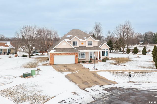 200 DOGWOOD Lane, Pekin, IL 61554