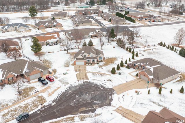 200 DOGWOOD Lane, Pekin, IL 61554