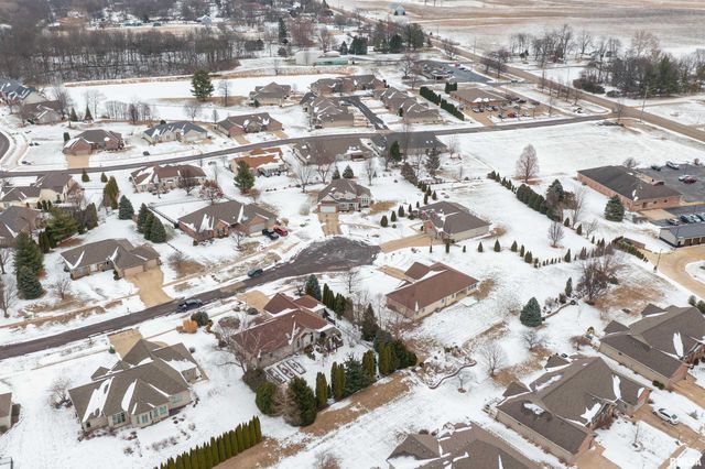 200 DOGWOOD Lane, Pekin, IL 61554