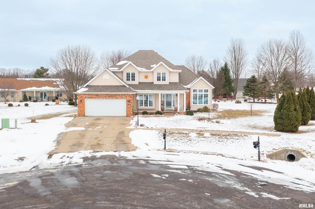 200 DOGWOOD Lane, Pekin, IL 61554