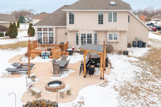 200 DOGWOOD Lane, Pekin, IL 61554