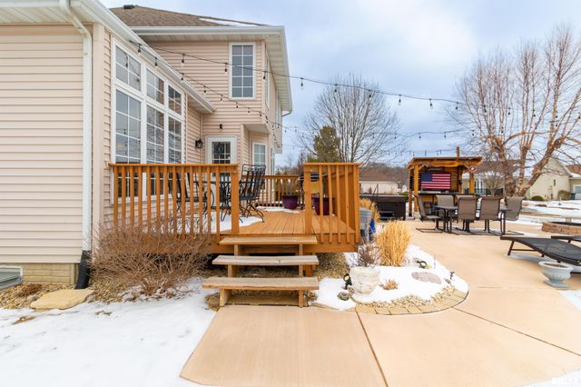 200 DOGWOOD Lane, Pekin, IL 61554