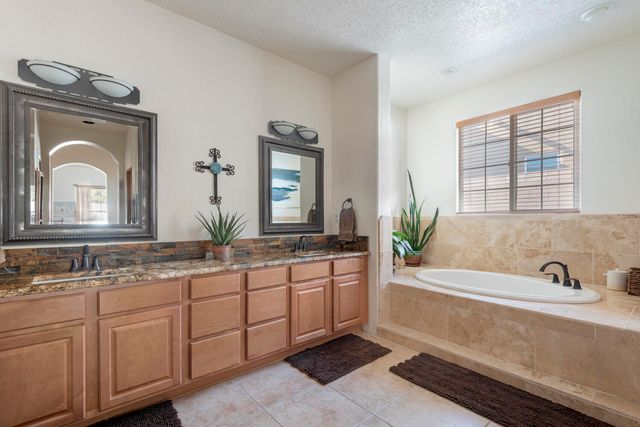 8709 Sandwater Road NW, Albuquerque, NM 87120